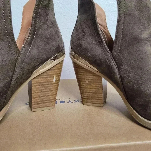 Charlotte Russe Olive Green Booties - Picture 4 of 4